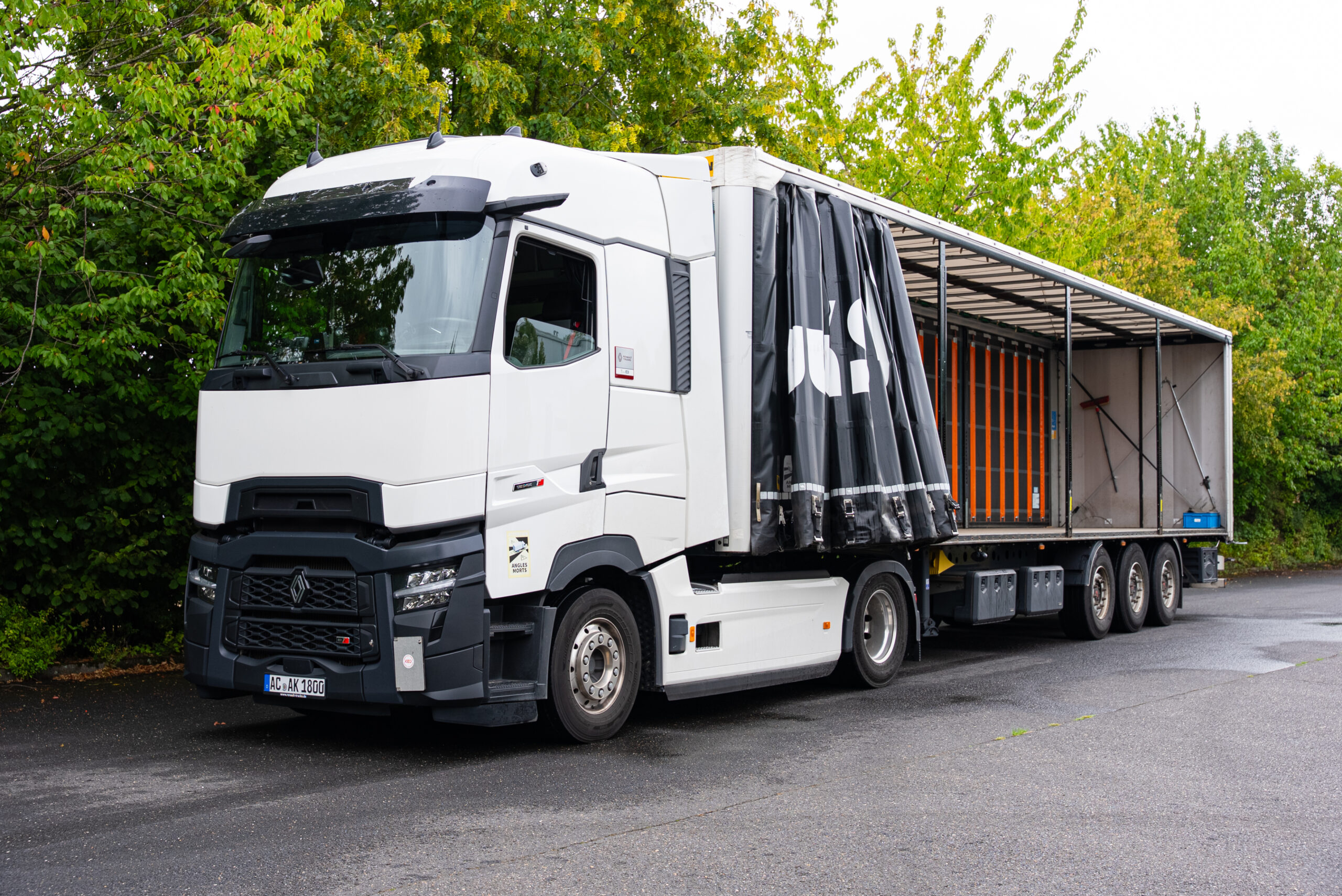 Batteriespeicher-Container: Schwertransport mit Gefahrgut nach Sachsen-Anhalt