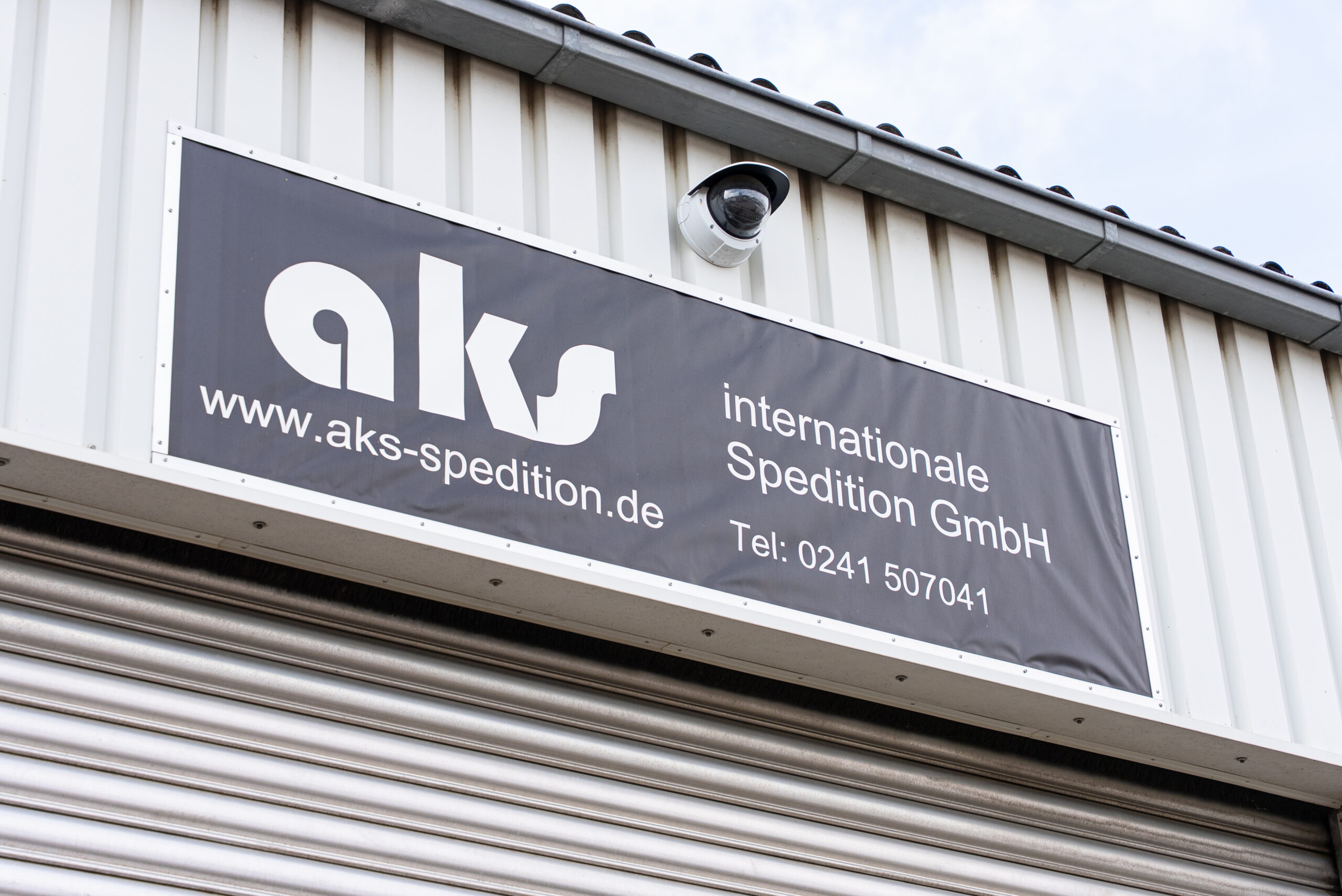 Firmenschild der AKS Internationale Spedition GmbH